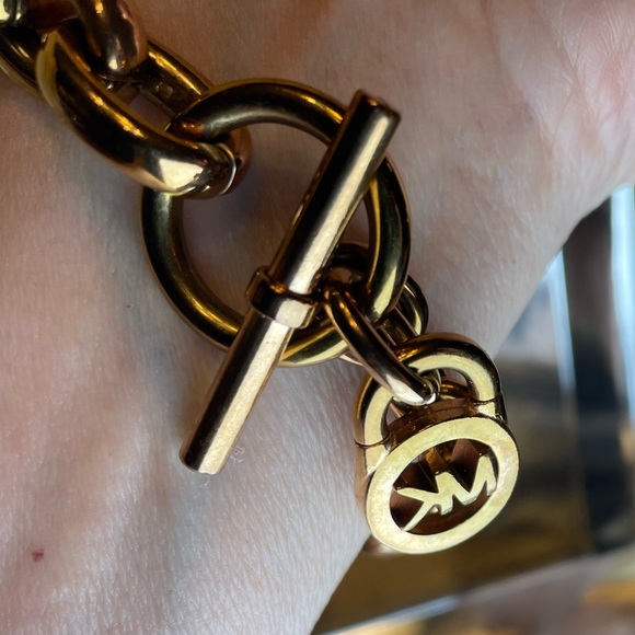 Michael Kors RoseGold Monogram Chain Bracelet; Ring & Bar Lock; 8&1/2” Long; EUC - Picture 5 of 11